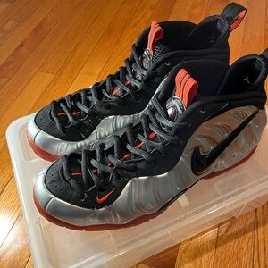 Nike Air Foamposite Pro, Bright Crimson (Metallic Silver/Black-Bright Crimson)